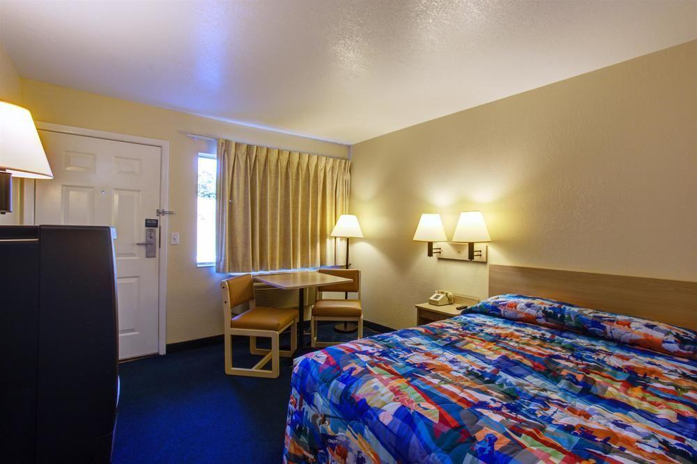 Motel 6-Kelso, Wa - Mt. St. Helens Экстерьер фото