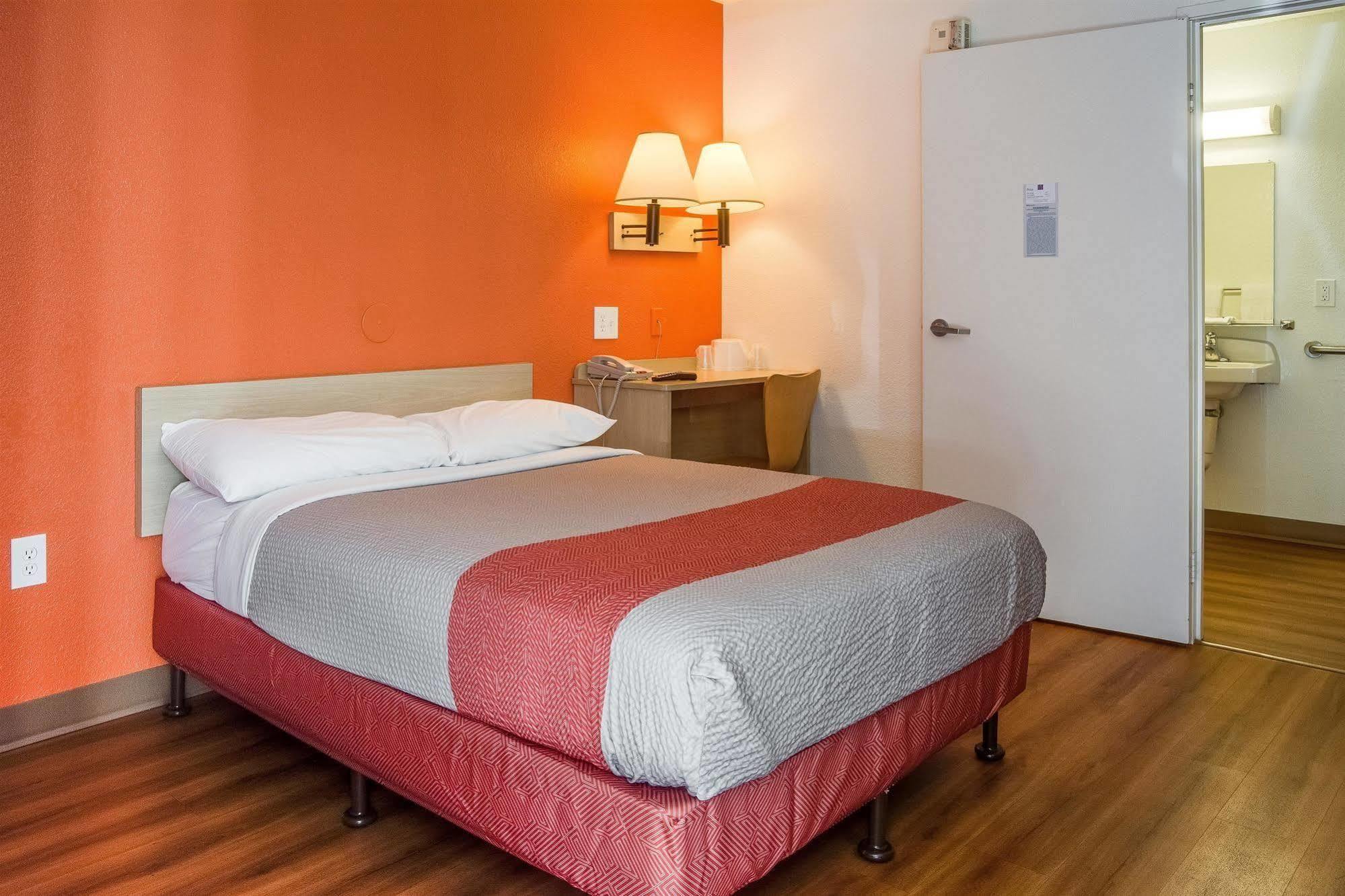 Motel 6-Kelso, Wa - Mt. St. Helens Экстерьер фото